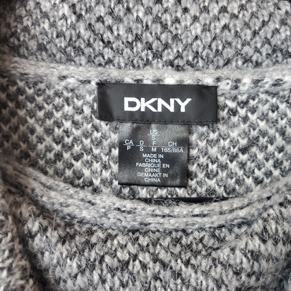 DKNY Oversized Knit Cowl Turtle Neck Long Sleeve Sweater in Grey Plaid Pattern - Picture 4 of 13